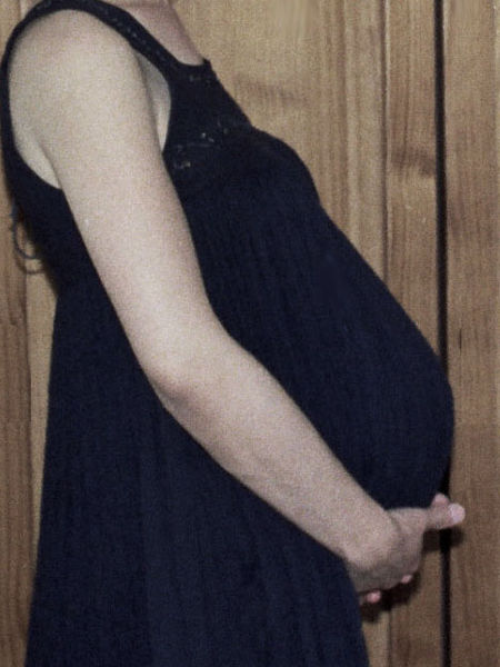 קובץ:אישה הרה.jpg